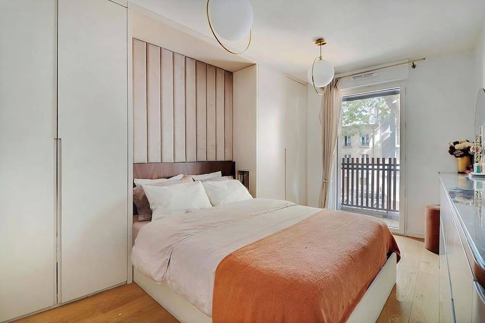 Entire apartment, Luxe 2-bedroom apartment with Terrace and Ac in charming 2min Paris in Clichy, Hauts-de-Seine