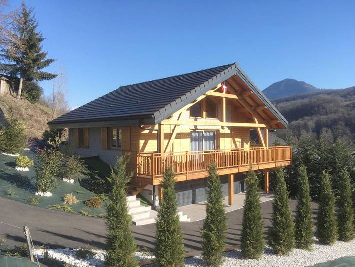 Gîte pour 8 personnes, avec Balcon et Terrasse ainsi que Jardin et Vue à Coise-Saint-Jean-Pied-Gauthier
