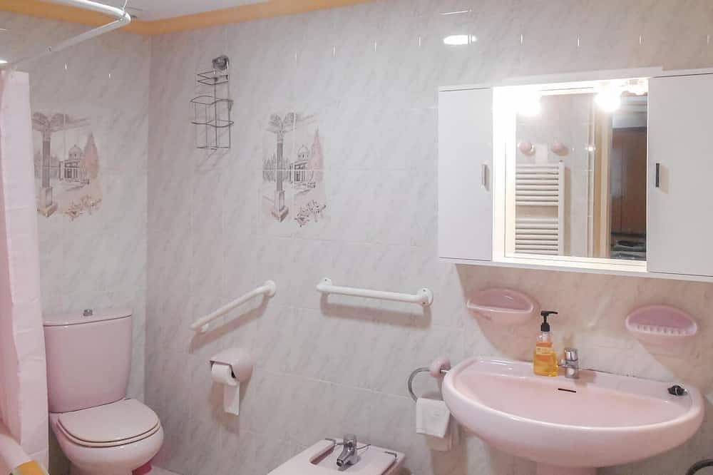 Hel lejlighed, Pet friendly apartment in Tossa de Mar in Tossa de Mar, Costa Brava