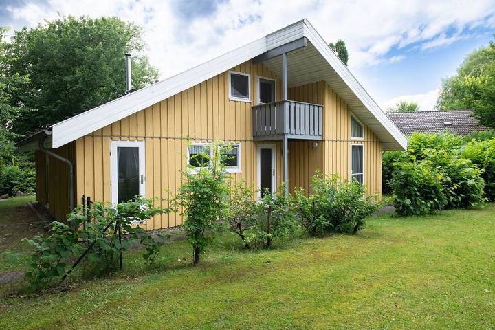 Ferienhaus für 8 Personen, mit Whirlpool und Garten sowie Balkon und Sauna in Mirow