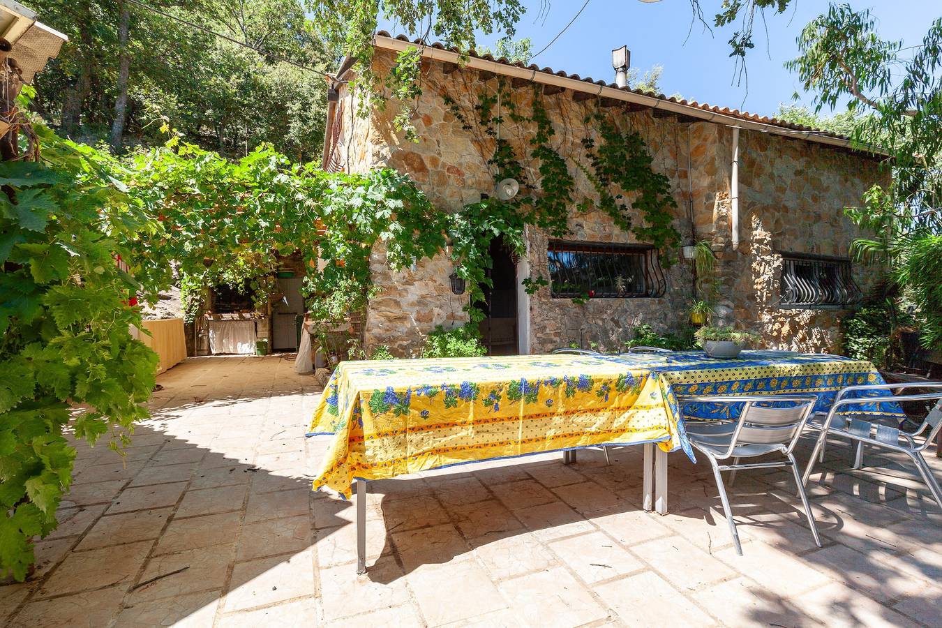 La Villa Du Broussan avec vue sur les montagnes, piscine privée et Wi-Fi in Évenos, Côte méditerranéenne (France)