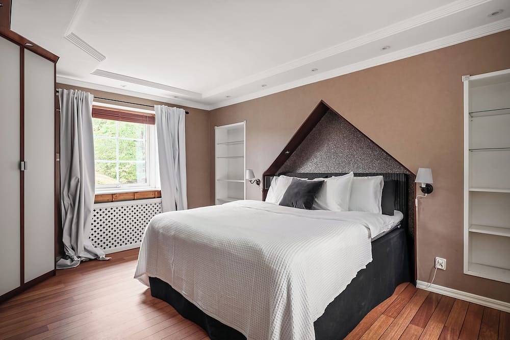 Stylish Nordic Escape Near Stockholm in Huddinge, Svenska Östersjön