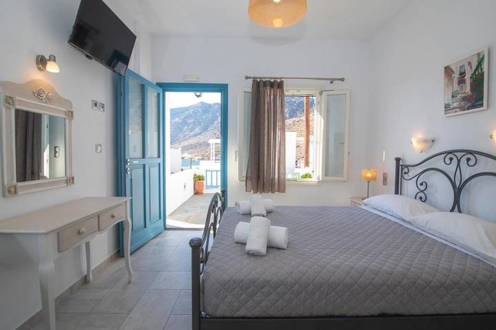 Hôtel pour 2 personnes, avec vue et terrasse dans Kamarès - 3
