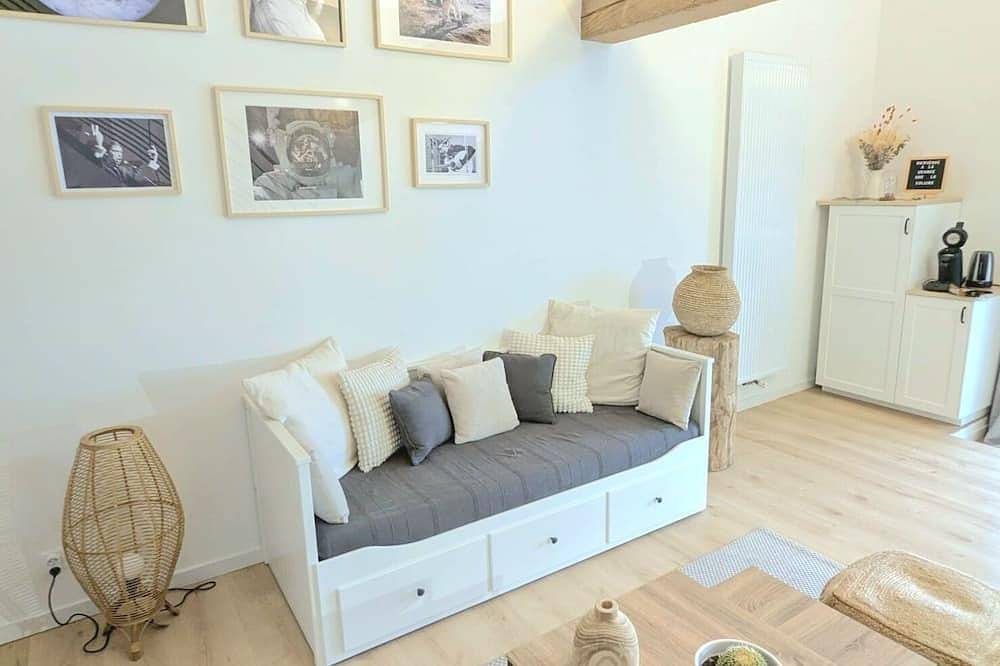 Comfortable accommodation in the heart of the vineyards in an old Fenil dating from 1815 in Marcy, Beaujolais