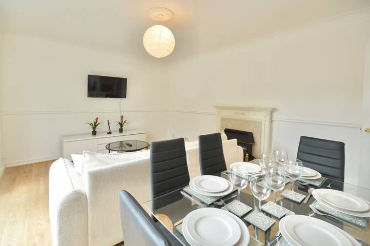 Holiday home for 6 people, with terrace and garden, child-friendly in Greenwich