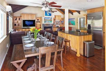 Vacation Home for 6 Guests in South Lake Tahoe, Heavenly, Picture 4