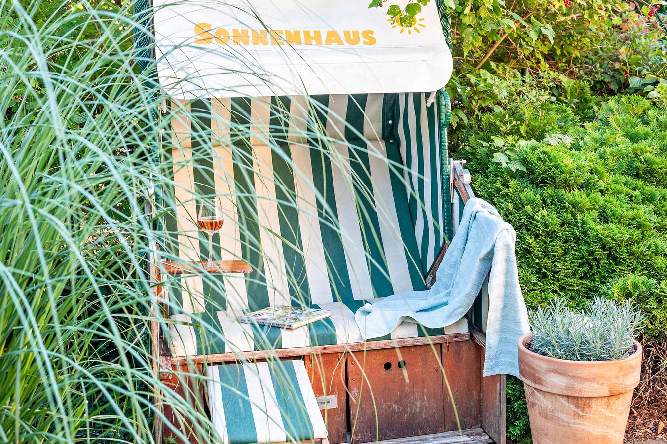 Ganze Wohnung, Ferienwohnung 'Sonnenhaus' mit Seeblick, Gemeinschaftsgarten und Wi-Fi in Schwerin, Schweriner See