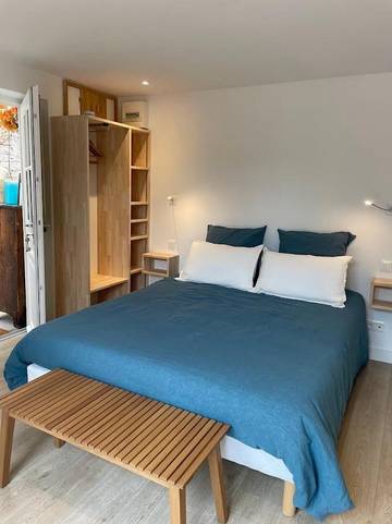 Gîte pour 2 personnes, avec terrasse ainsi que jardin et vue à Pommiers