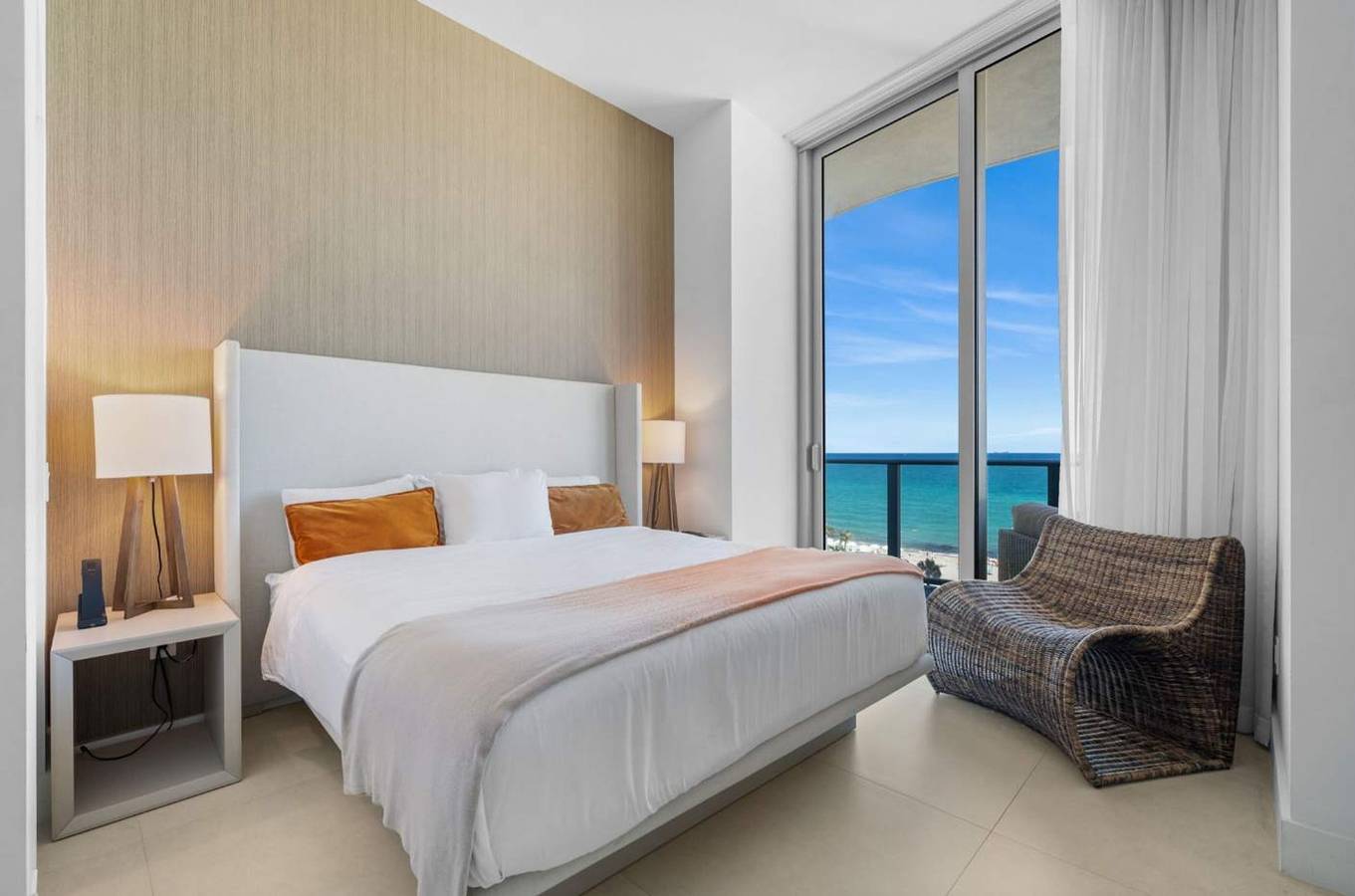 Apartamento entero, Beachfront Condo Front Oceanview Balcony and Pools in Hollywood Beach (FL), Hallandale Beach