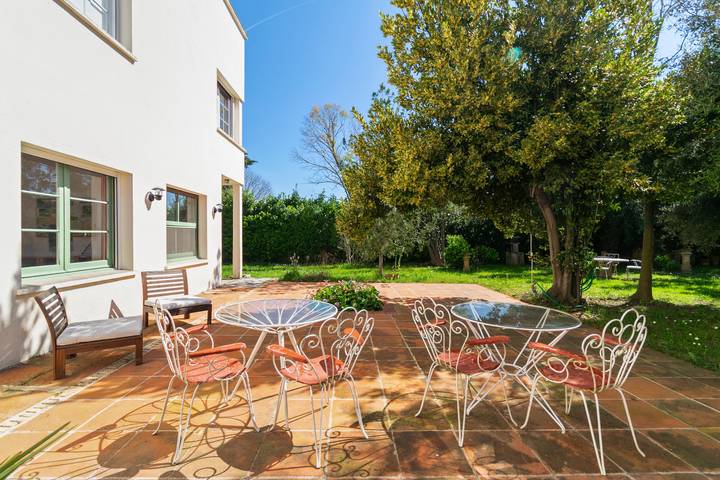 Begues: diseño, luz y jardín in Begas, Penedes DO