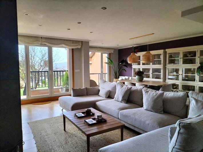 Casa para 10 personas, con vistas y piscina para niños además de piscina y jardín en Sanxenxo