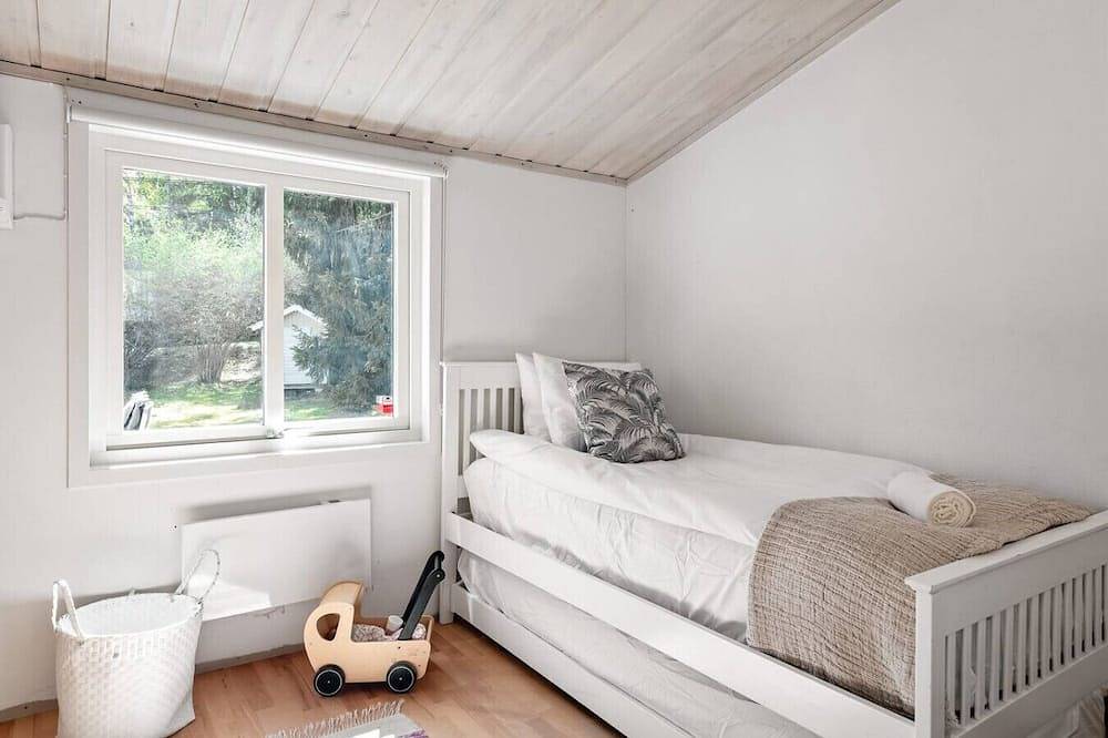 Seaside Serenity, Modern Family Retreat in Stockholmer Schärengarten
