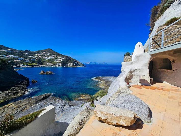 Location de vacances pour 8 personnes, avec Balcon et Terrasse ainsi que Jardin et Piscine à Ponza - 2