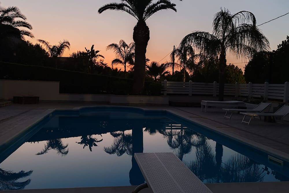 Belle et confortable villa avec piscine privée sur le chemin de San Vito lo Capo in Erice, Province de Trapani
