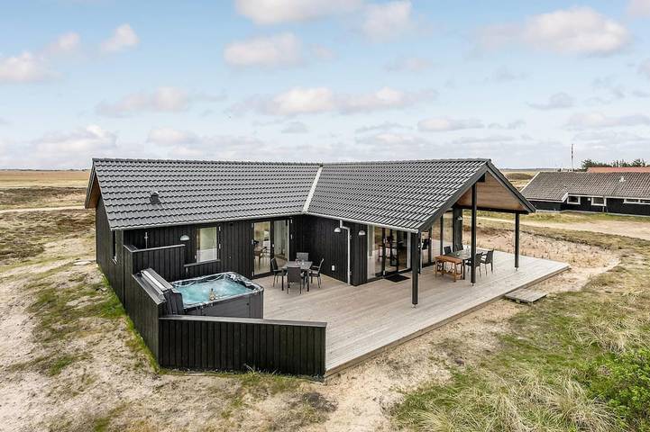 Ferienhaus für 6 Personen, mit Whirlpool und Sauna in Hvide Sande