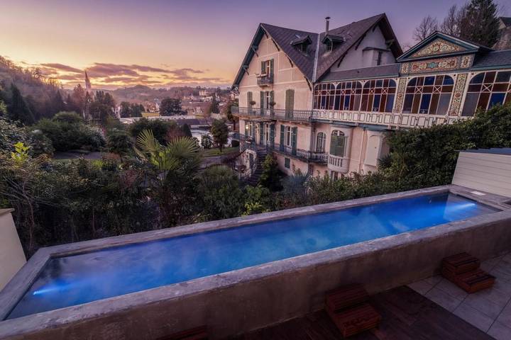 Hôtel pour 2 personnes, avec jacuzzi ainsi que piscine et terrasse