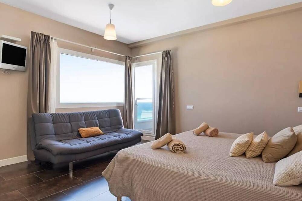 Villa Amaranta- Piscina de 25 m- Spa- Sauna. Vistas de la Playa in Playa de los Alemanes, Tarifa