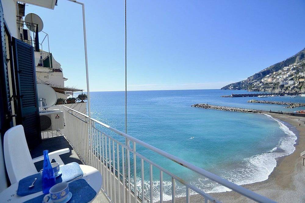 Hel lejlighed, Appartamento Attilia B: A graceful apartment which faces the sun and the sea, with Free Wi-Fi. in Amalfi, Amalfi Kysten