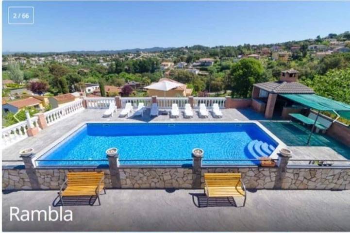 Casa de vacaciones para 17 personas, con jardín y balcón - 1