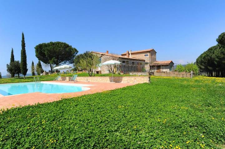 Agriturismo per 3 persone, con giardino e panorama nonché piscina in Semproniano