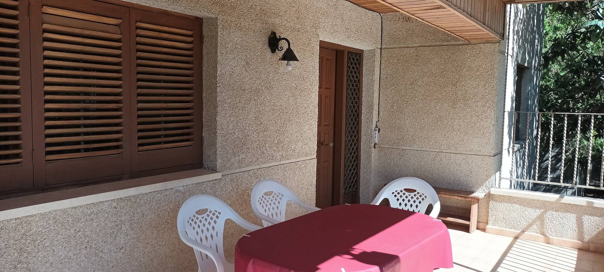 Landhaus 'Marina' mit privater Terrasse, eigenem Garten und Wlan in Lleida, Costers del Segre