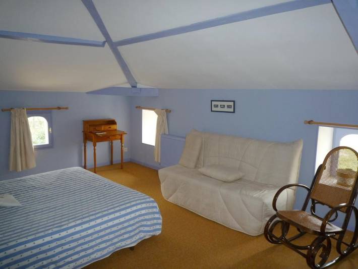 Location de vacances pour 3 personnes, avec vue ainsi que jardin et terrasse, animaux acceptés à Saint-Simon-de-Bordes - 4