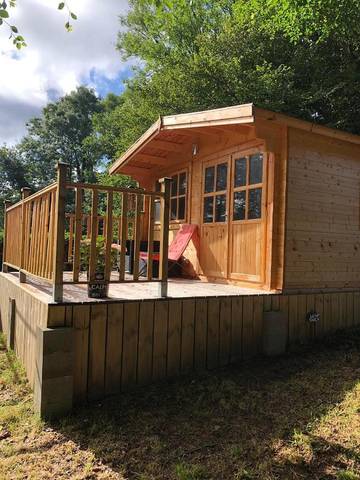 Gîte pour 2 personnes, avec vue sur le lac ainsi que terrasse et vue à Commana