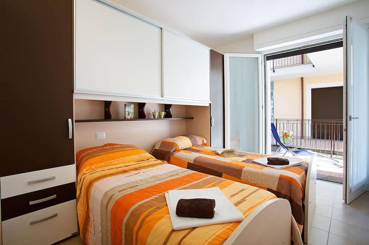 Gîte pour 4 personnes, avec terrasse et piscine à Lenno - 2