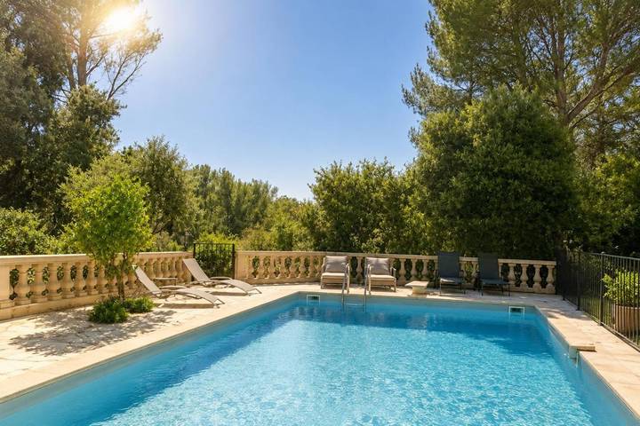 Location de vacances pour 2 personnes, avec Balcon et Terrasse ainsi que Jardin et Piscine à Grans - 2