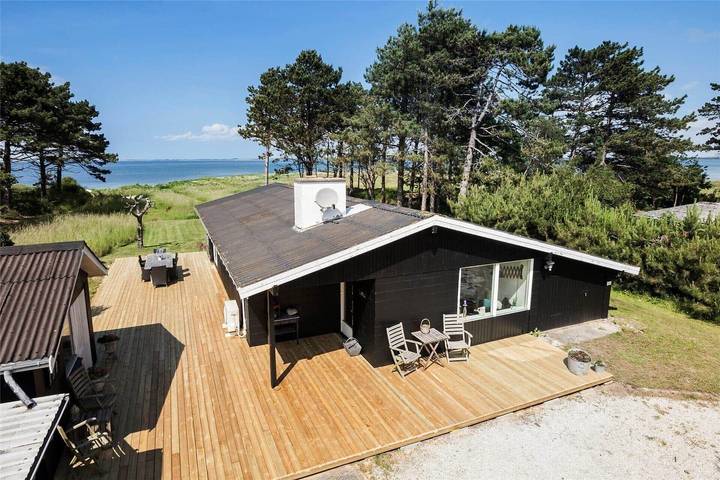 Ferieudlejning for 4 personer, med terrasse i Reersø