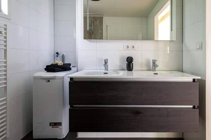Luxury holiday cottage, stunning views, and hot tub. in Mar del Norte Holanda