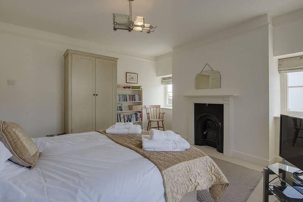 1 Florence Place, pet friendly, luxury holiday cottage in Falmouth in Falmouth (Cornwall), Cornwall