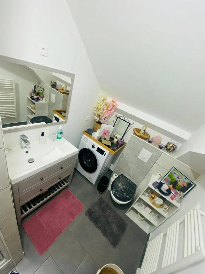 Appartement entier, One-Bedroom Apartment in Delle, Massif du Jura