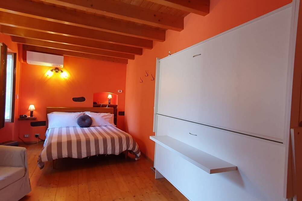 Hel lejlighed, Romantic village house on Lake Como (I Scalitt) in Carate Urio, Comosøen