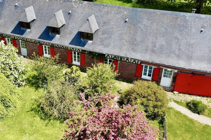 Gîte pour 9 personnes, avec jacuzzi ainsi que terrasse et jardin