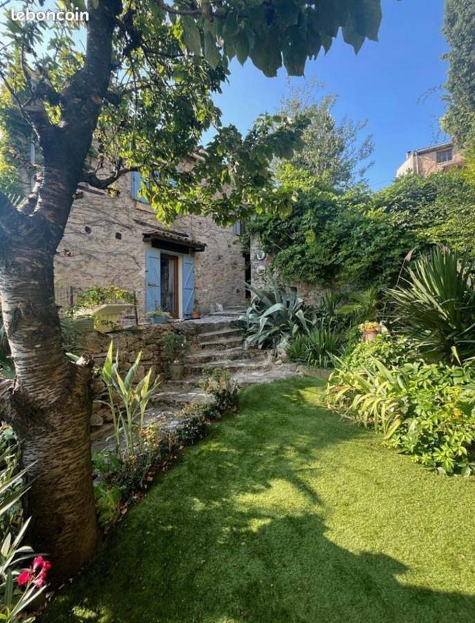 Chambre d’hôte pour 2 personnes, avec jardin ainsi que vue et terrasse à Villelongue-d'Aude