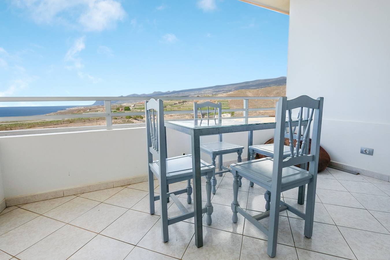 Ganze Wohnung, Charmante Ferienwohnung "Mar Azul Del Sur" mit Meerblick, Wlan, Terrasse & Gemeinschaftspool in Marazul, Adeje