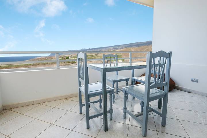 Hel lejlighed, Charming Apartment “Mar Azul Del Sur” with Sea View, Wi-Fi, Terrace & Shared Pool in Marazul, Adeje