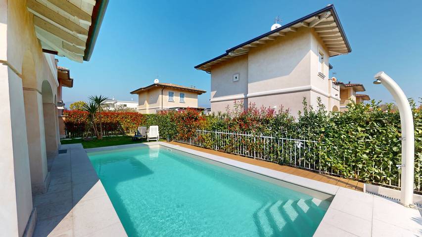 Villa für 6 Personen, mit Balkon und Garten