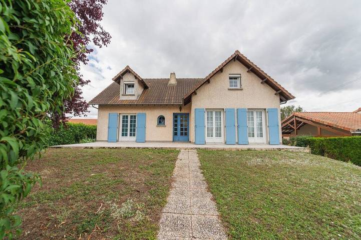 Location de vacances pour 10 personnes, avec jardin à Saint-Georges-lès-Baillargeaux