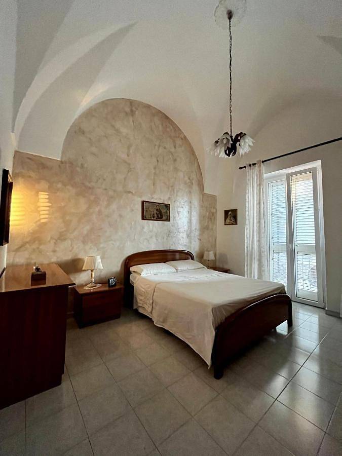 Ferienwohnung für 3 Personen, mit Balkon und Terrasse sowie Garten und Ausblick in Mesagne