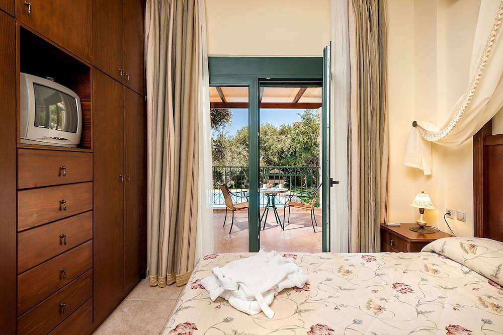 Piscina privada ★ Gran jardín ★ Wifi ★ 2 minutos en coche a la playa ★ 3 habitaciones in Daratsos, Region de Chania