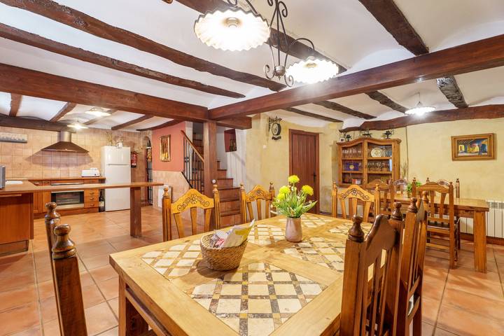 Casa rural 'Antiga 5' con vistas a la montaña y Wi-Fi in Los Santos (Valencia), Castielfabib