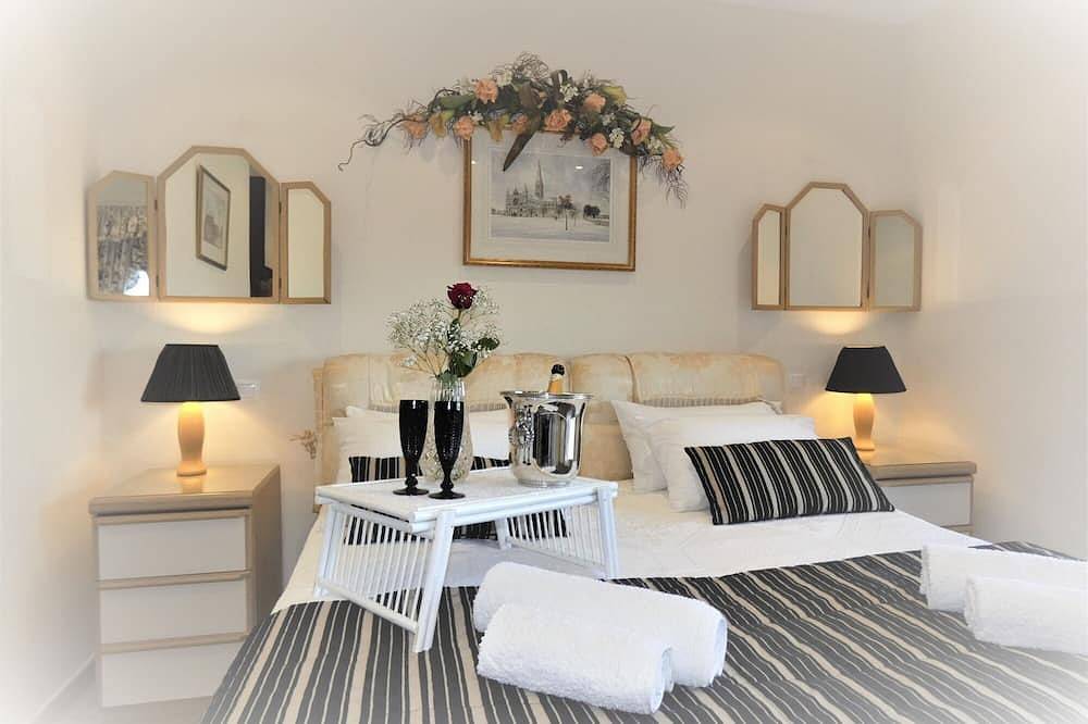 Escape & Unwind in Elegance with Large Private Pool & Amazing Views (Free Wi-Fi) in São Brás de Alportel, Faro Distrikt