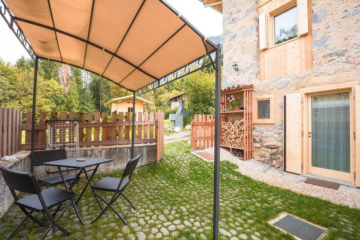 Meravigliosa baita ai margini del bosco in valle di Ledro per un totale relax in Molina di Ledro, Ledro