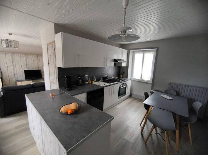 Location de vacances pour 4 personnes, avec terrasse, adapté aux familles à Chavagnac - 2