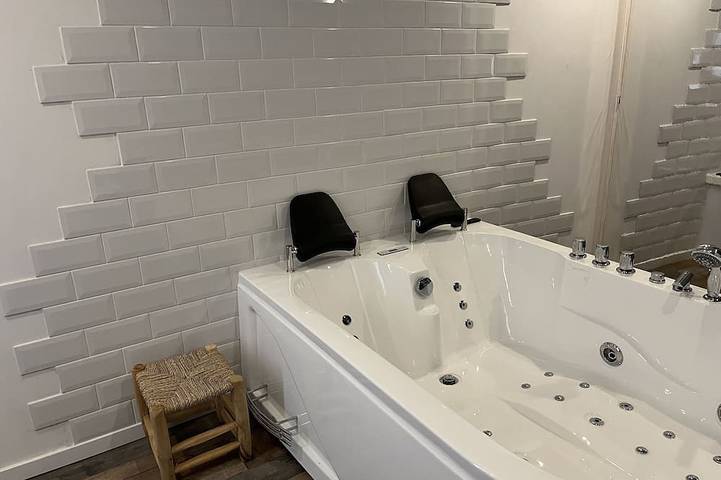 Gîte pour 2 personnes, avec jacuzzi à La Farlède - 4