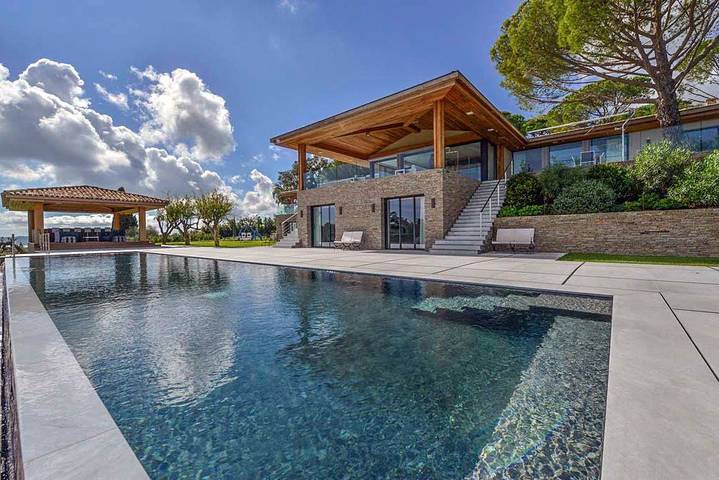 Villa pour 16 personnes, avec piscine et terrasse ainsi que sauna et jardin à Saint-Tropez