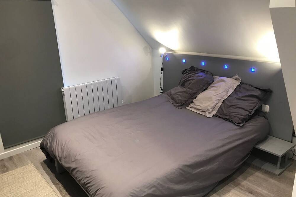 Auxerre City Centre: Casa Pequeña in Auxerre, Auxerre region