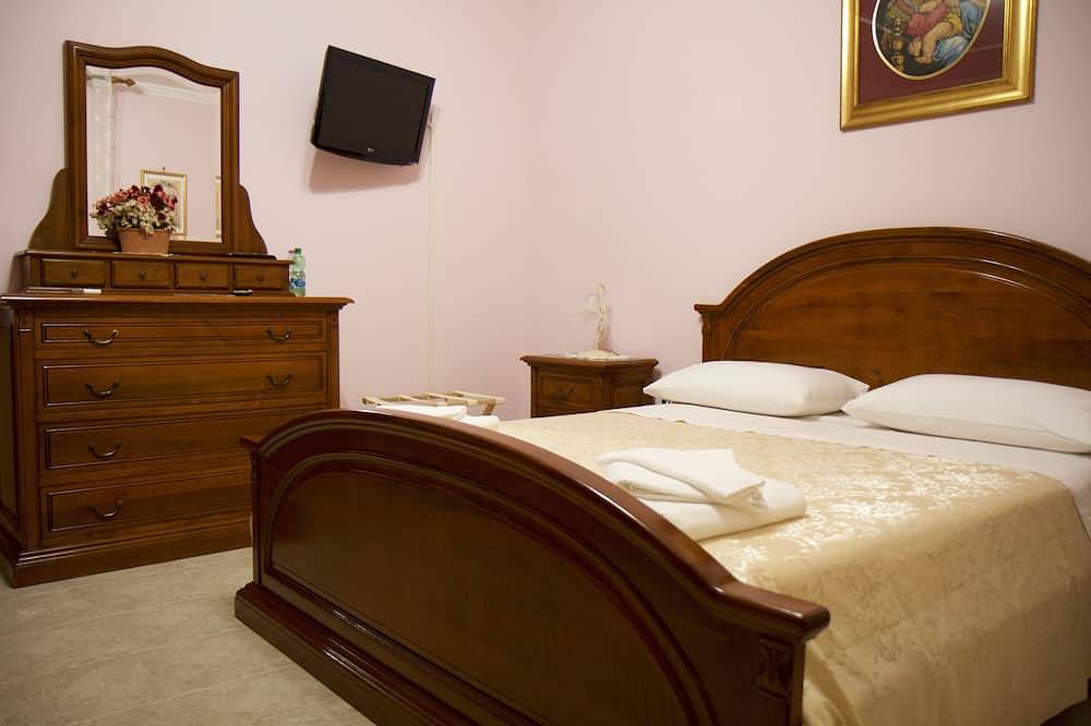 Entire apartment, Domus Palombi - Large apartment 200 m from the station and 700 m from the sea in Ladispoli, Rome Province